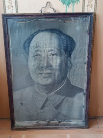下乡收到建国初期中国杭州东方红丝织厂毛主席丝织像，尺寸49/72厘米，品相如图，包老保真（不要拿新的来比较）