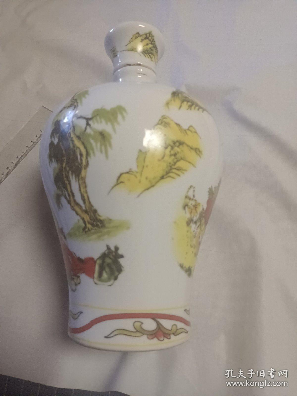 “水泊梁山”白酒酒瓶：水浒人物——武松、李逵、鲁智深（景德镇款）喜欢水浒题材不要错过.高31厘米