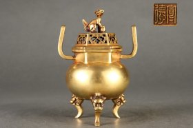 明 精铸紫铜胎鎏金朝冠耳熏炉 【规格】高16cm 口径6.5cm 腹径9cm 耳距11.5cm 重2.3斤【款识】宣德