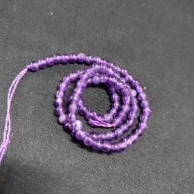 紫色珠链一条  小巧可爱  不知什么材质，买家自检吧，看好下拍 售出不退。
