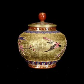 清乾隆金地浮雕珐琅彩喜鹊登梅纹罐，13×12，