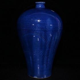大明宣德霁蓝雕刻龙纹梅瓶（33×21cm）