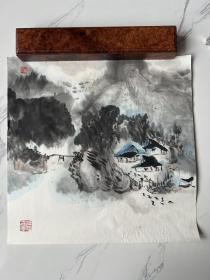 【铁牍精舍】【画6-23】【名家书画】上海著名实力派画家、原中国书画艺术家协会副主席吴一平设色水墨《乡居图》托片，37.5x37.5cm。吴一平，1944年生于上海。现为上海交通大学海派文化研究所研究员，秘书长。文化部国韵文化书画院特聘画家。中国书画艺术家协会副主席。长期从事美术组织、教育、创作工作，以大泼墨大泼彩著称。主张作品传统出新意，中西融合，风格独特。