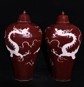 元代祭红釉留白雕刻龙纹八方梅瓶一对，高48×26厘米
