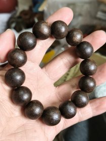 沉香手串，香味正，品相好