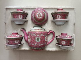福禄寿喜瓷茶具一套中国景德镇(茶壶茶叶罐字是福禄寿喜，盖碗字是年年有余，有多幅图请看品如图)