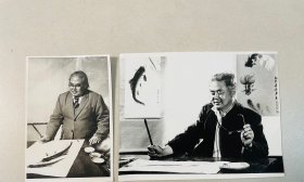 著名画鱼名家东方人旧藏，70年代东方人作画老照片两张。全网首见，拍摄清晰，背景为东方人先生画鱼。