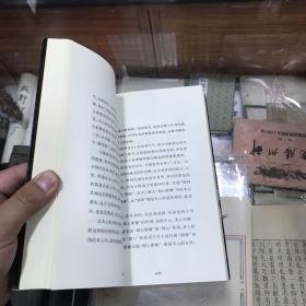 本来清净 是一本重启生命的通俗类哲学书，作者是毗卢寺主持妙参。妙参在过去的十几年中教导过数百堂禅修课程，透过妙参的讲解，大家总是可以在当下体认到生命的意义与目的，了解突破生命囹圄的具体方法。在这本书中，妙参通过细致的讲述，告诉读者生活中如何才能摆脱压力获得重生，通俗易懂的话语教会读者懂得放下执着本来清净的道理。