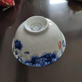 中国洪江双凤款含大球泥 《国色天香》 蓝牡丹碗