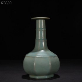 宋汝窑天青釉八方盘口瓶13*12厘米 33