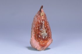 天然红翡翠原石巧雕龙首罗汉吊坠尺寸7*3.8*2厘米重58克