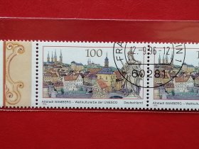 德国邮票 1996年 世界遗产 班贝格古城建筑 1全双联盖销 巴姆堡城。建于公元1007年。联系斯拉夫民族，尤其是波兰人和波美拉尼亚人的重要纽带。自12世纪以来，在其鼎盛时期，班贝格城的建筑风格对德国北部和匈牙利产生了极大影响。18世纪末，班贝格城成为德国南部启蒙运动的中心，吸引了黑格尔和霍夫曼等知名的哲学家和作家来居于此。