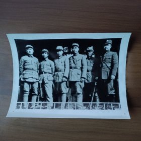老照片：1939年，周恩来同志在皖南泾县和新四军领导人叶挺、陈毅、粟裕等同志合影（8寸）