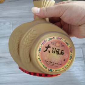 大湘西老酒瓶一个，具体请看图