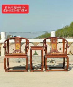 黄花梨 漆器花鸟皇宫椅
做工精美大气，木纹清晰，分量十足，品相一流……