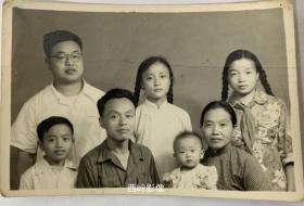 【老照片】大约1960/1970年代小型家庭合影照