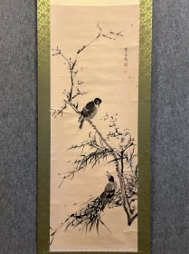 【山本梅逸】1783--1856 古笔赏石兰花图
名称:老字画【古笔赏石兰花】老作品，
画家:梅逸
材质:纸本绫裱立轴，后装裱
规格:49*134（画心尺寸cm)
        62*201（整体尺寸cm）
品相:如图 老旧，黄斑，褶皱，污渍
轴头:轴头完整
【山本梅逸】1783---1856年(天明三------安政三)74岁.名亮,亲亮,字明卿,号梅