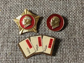 #23011711，三枚袖珍毛主席纪念章，品如图。