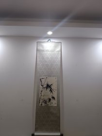 师从名画家江寒汀先生专攻花鸟，现代海派花鸟画的代表画家之一 钱行健 花鸟立轴 画心49*30cm