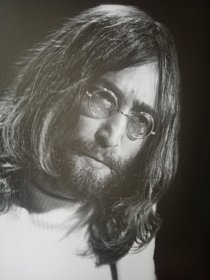 约翰·列侬（披头士乐队灵魂主创的编年影记与珍藏画传，完整回顾约翰列侬传奇一生）