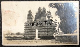 民国北京西直门外五塔寺金刚宝座塔及周边景象，可见一龟驮石碑，五塔寺又称真觉寺。