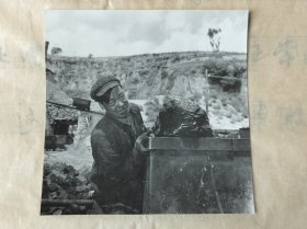 1959年新华社山西站摄影记者张瑞华、周树铭' 夺乌金大战中的英雄好汉' 文稿12页，黑白照片6张