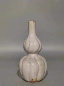 清代白瓷瓜棱葫芦瓶