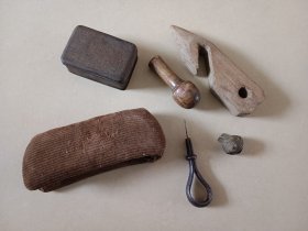 杂项一起价格 老铁盒 眼镜盒弹簧坏＋眼镜 老锥子老扣子 铃铛残一起