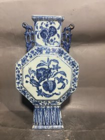 青花方瓶
