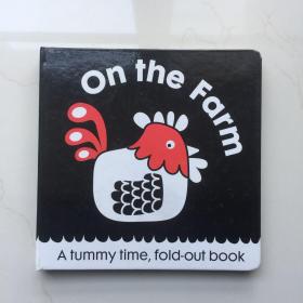 On the Farm A tummy time fold-out book   折叠书  精装