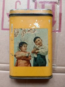 50年代我们热爱和平天津市糖业果品公司茶叶批发商店铁皮茶叶盒