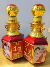 《金泸州》酒瓶2个