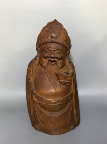 民国时期 老寿星大财神爷老竹雕 大竹子整雕 高大 雕工非常精湛，财神寿星人物雕刻惟妙惟肖，神态胡须都精致可见，器形端庄稳重，包浆深沉入骨，看好下单！ 高27cm，宽14cm