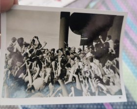 老照片：毛主席在天安门城楼接见红卫兵