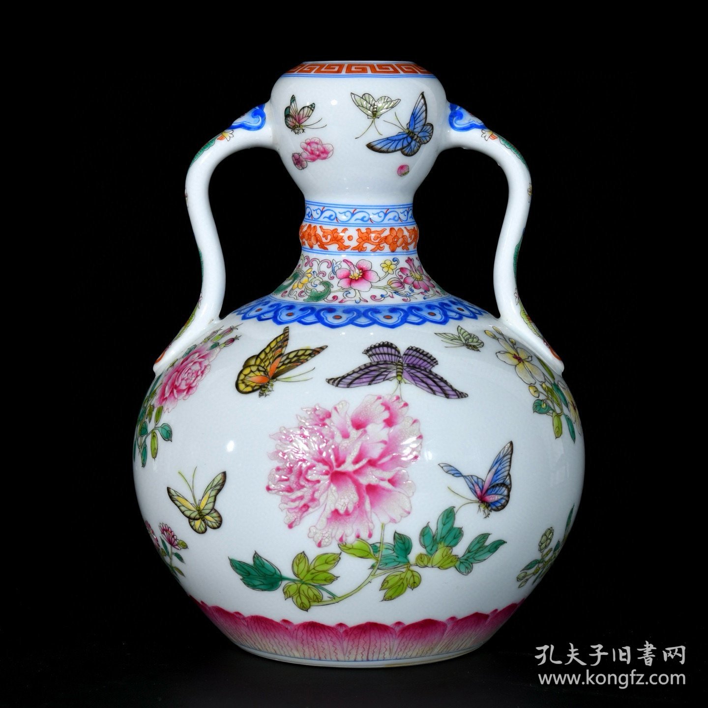 清雍正珐琅彩花鸟蝶恋花纹如意尊一对23x17厘米