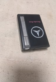 一个奔驰组合烟盒