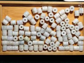 A货老翡翠竹节大珠103颗，6元一颗，随机发货，打包优惠，老货，风化，有瑕有纹裂有的形状一般。