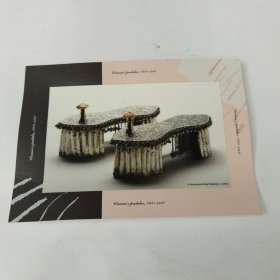 明信片。《印度银鞋》，银鞋经常作为结婚礼物送给印度新娘。这双精心制作的脚趾旋转凉鞋。是新娘收到许多奢侈礼物之一。这双凉鞋的高度让新娘显得显得格外突出。在人群中很容易被发现和引人注目。