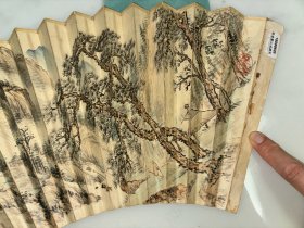 上海文物公司旧藏晚清民国时期吴中著名山水画家袁培基山水沙孟海老师钱罕书法无骨成扇52*18 培基 （1870年-1943年），字幼辛，号雪庵居士、雪庵叟。吴县人，居木渎下沙塘，是民国时期吴中的山水画家。 袁培基生于书香门第，其父为清末秀才，家藏古籍甚多，培基自小有苦读精神，常在古书堆中寻觅笔记小说、诗词画册、终夜阅读不倦。喜唐诗，15岁能背诵200余首；又喜丹青，见画片就涂抹点染。最初，因