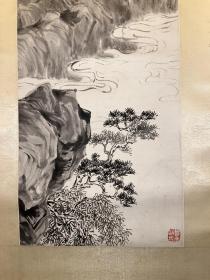 上海文物公司旧藏晚清民国海派名家胡汀鹭山水78*28.5
胡汀鹭（1884—1943），名振，字汀鹭，一字瘖蝉、瘖公，晚号大浊道人，清光绪十年(1884年)十月十六日生，江苏无锡南门外薛家弄人。初作花鸟，从张子祥、任伯年起步，力追青藤（徐渭）、白阳 （陈淳）。后兼工山水人物。山水初宗沈周、唐寅，继学马远、夏圭，并得近代著名收藏家裴伯谦和瞿旭初之助，临摹裴氏壮陶阁和瞿氏铁琴铜剑楼的历代大批名画。