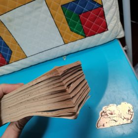 老连环画：小精灵画传：海底迷宫覆灭记+独眼龙喋血面包岛+小精灵智斗总督+奇怪的绵羊国+小精灵大闹娃娃祭+恶战太空城+死里逃生+争夺新大陆+秃鹫帝国的末日+赌城奇遇 10本合售