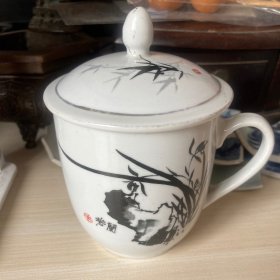 567墨彩兰花盖杯