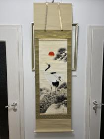 名家绢本手绘 《松鹤旭日图》 立轴  装裱精美  是祝寿、馈赠长辈的绝佳礼品 惊燕带、双轴头完好  钤印 画芯尺寸：40×104cm