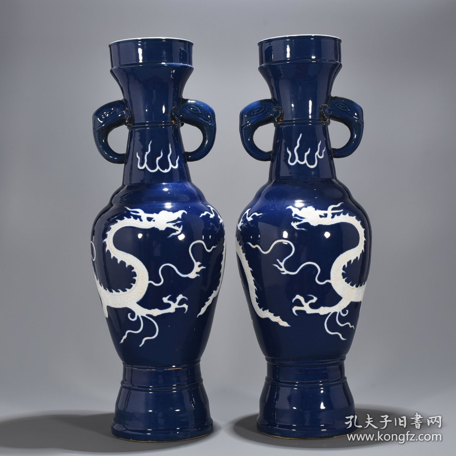 元祭蓝釉刻白龙纹象耳瓶 64*20厘米