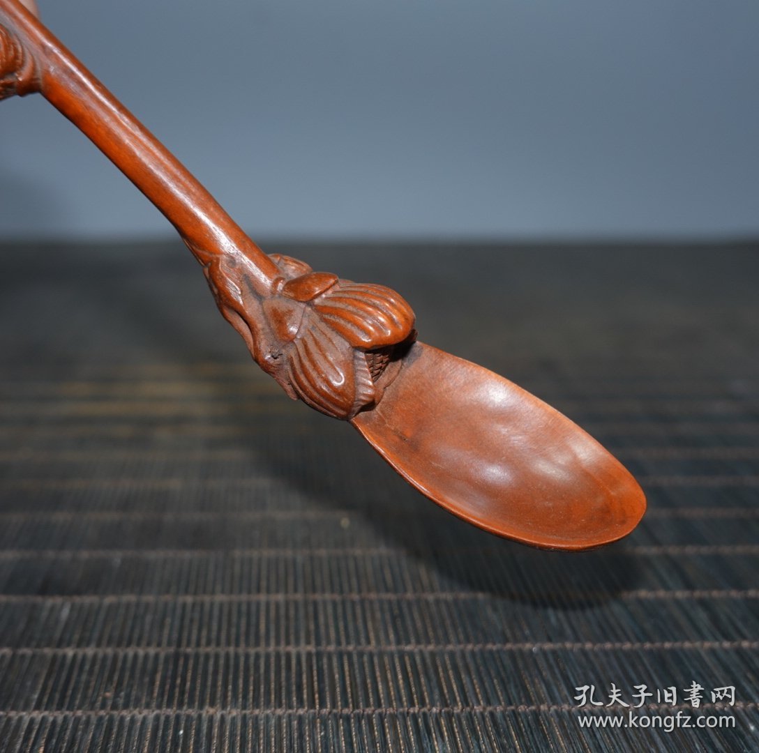 旧藏黄杨木茶产，长18cm，宽2.5cm，高2cm，重9g，