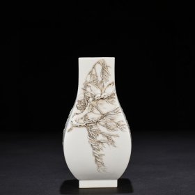 瓷器 清光绪刻心斋款堆雕鹭莲纹方瓶14*8.5厘米