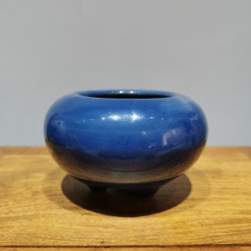 清代蓝釉三足瓷香炉