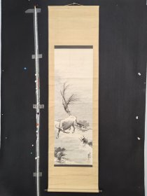 吕璧松/晚清民国/台南吕璧松/精品老画牧牛图立轴，画芯39×119厘米，整轴52×185厘米，品相如图老旧折痕污渍等，纸本老裱原装原裱，实木轴头，手绘精品老字画，放心收藏！吕璧松（1873年－1931年3月12日） 水墨画家，祖籍泉州，客居台南，擅长南宗画法，以地方乡土生活为题，人物 写意笔法显露黄慎趣味。此幅作品，品相完好原装原裱，意趣十足笔法精到，极具投资及收藏价值。