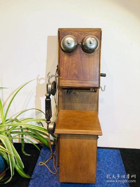 民国时期 德国产大型壁挂式木壳古董电话机！百年历史老电话！最早期一体式铜话筒电话！陈设摆放十分精致的一款老电话机！整机品相一流！外壳保存极好