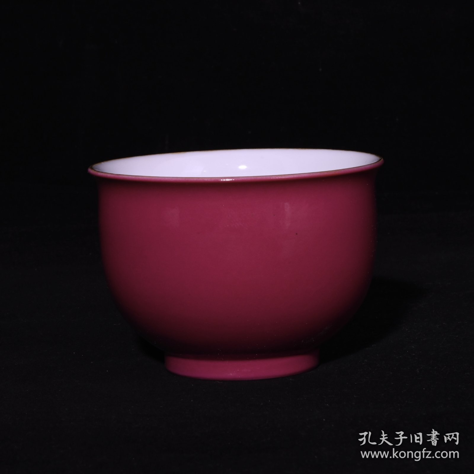 旧藏 清雍正胭脂红釉描金压手杯 高5.6x7.8厘米